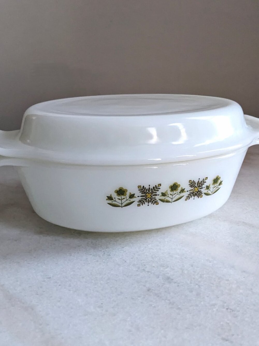 Vtg Fire King Meadow Green Milk Glass 1.5 qt Casserole Dish w/ Lid